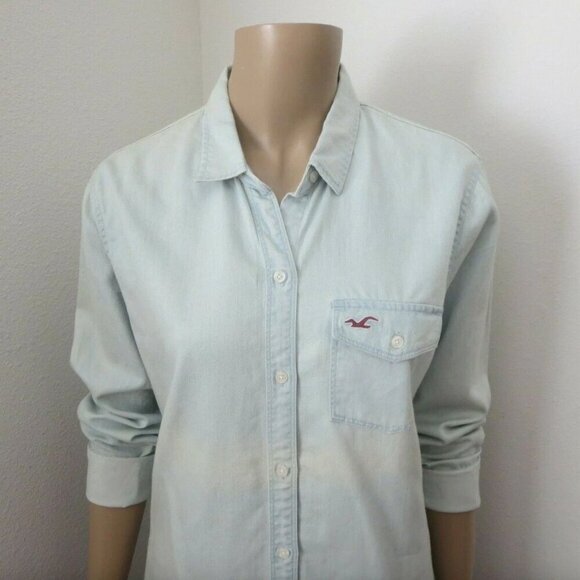 NWT Hollister Chambray Button Down Shirt Size Medium Light Wash - Picture 2 of 6